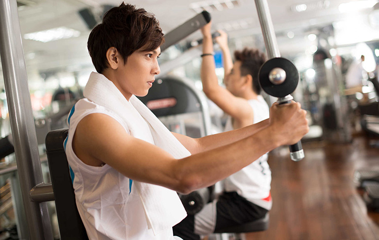 bị gai cột sống có nên tập gym