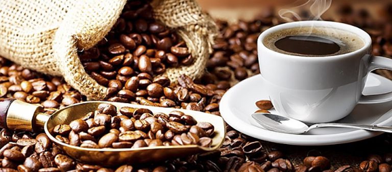 Caffeine có tác dụng lợi tiểu khiến cho cơ thể nhanh chóng bị mất nước