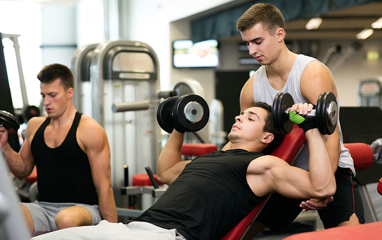 thoái hóa đốt sống cổ có nên tập gym không