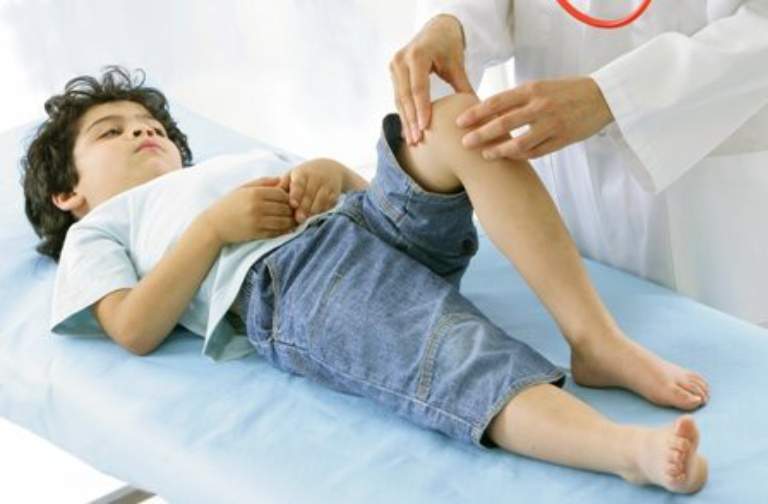 Có nhiều nguyên nhân gây viêm khớp phản ứng ở trẻ em