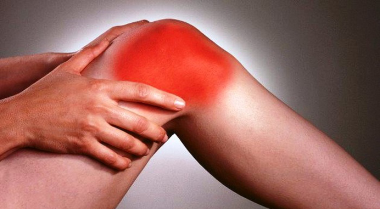 Viêm khớp phản ứng thường gây sưng đau ở các khớp chi dưới